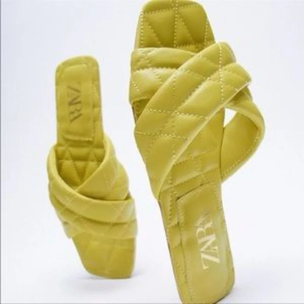 Zara BLOGGERS FAVORITE Lime Green Quilted Flat Sandals - Picture 10 of 10